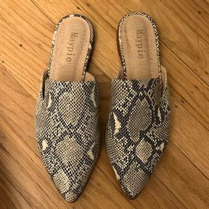 Snakeskin backless pointed toe